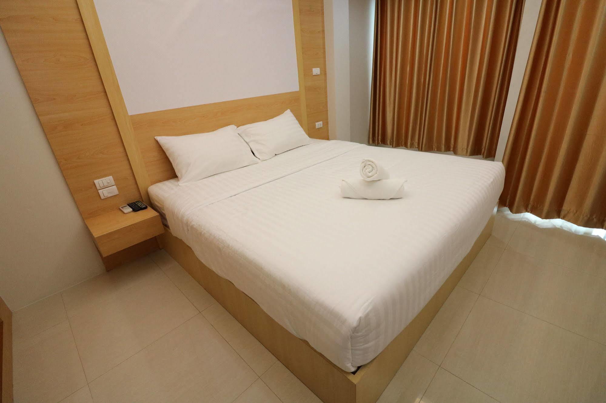 Calivefornia 2016 Hotel Chiang Rai Bagian luar foto