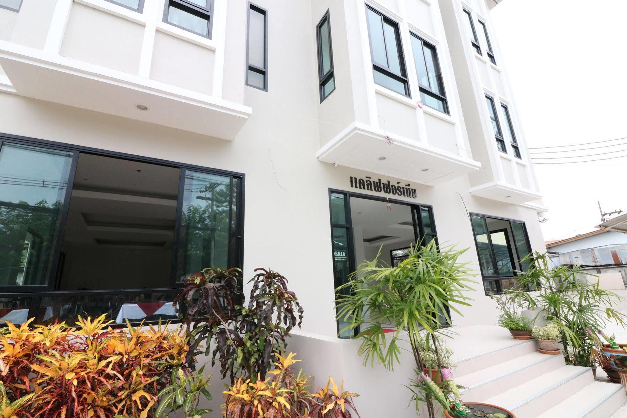 Calivefornia 2016 Hotel Chiang Rai Bagian luar foto