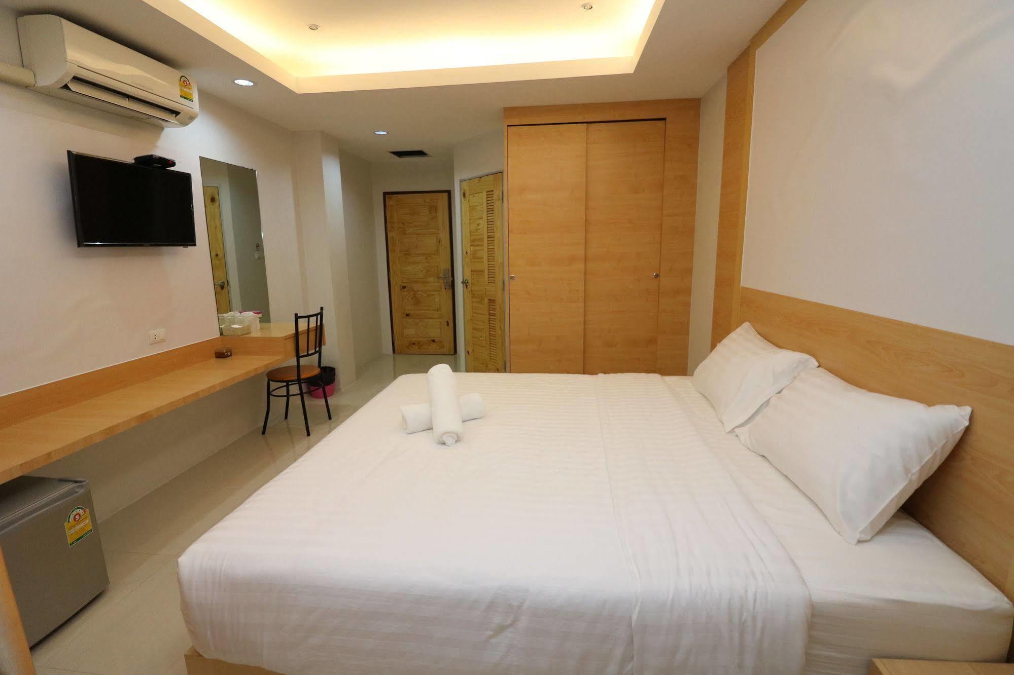 Calivefornia 2016 Hotel Chiang Rai Bagian luar foto