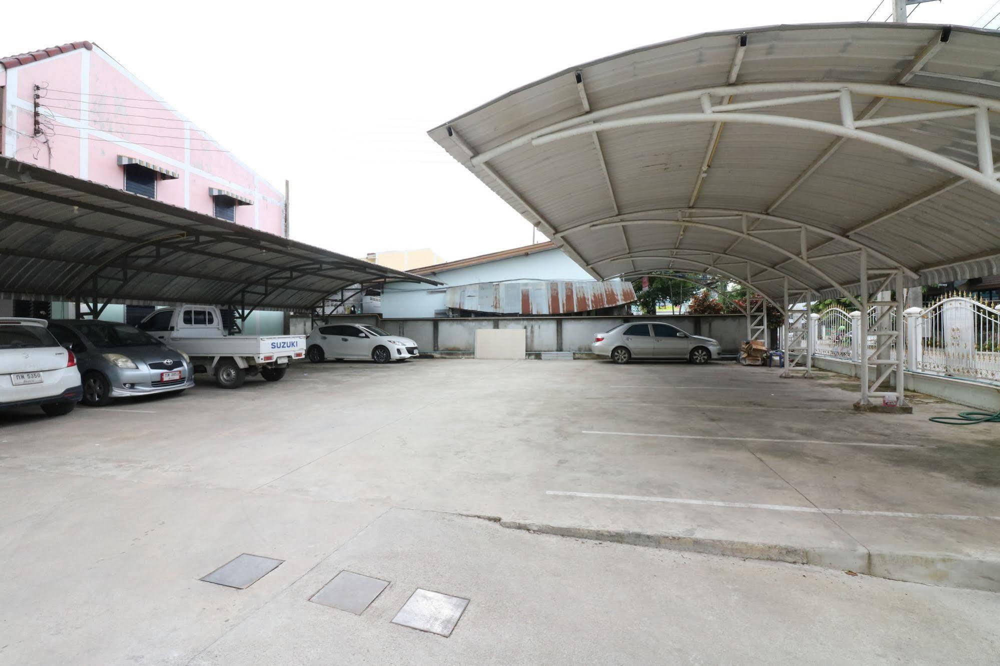 Calivefornia 2016 Hotel Chiang Rai Bagian luar foto